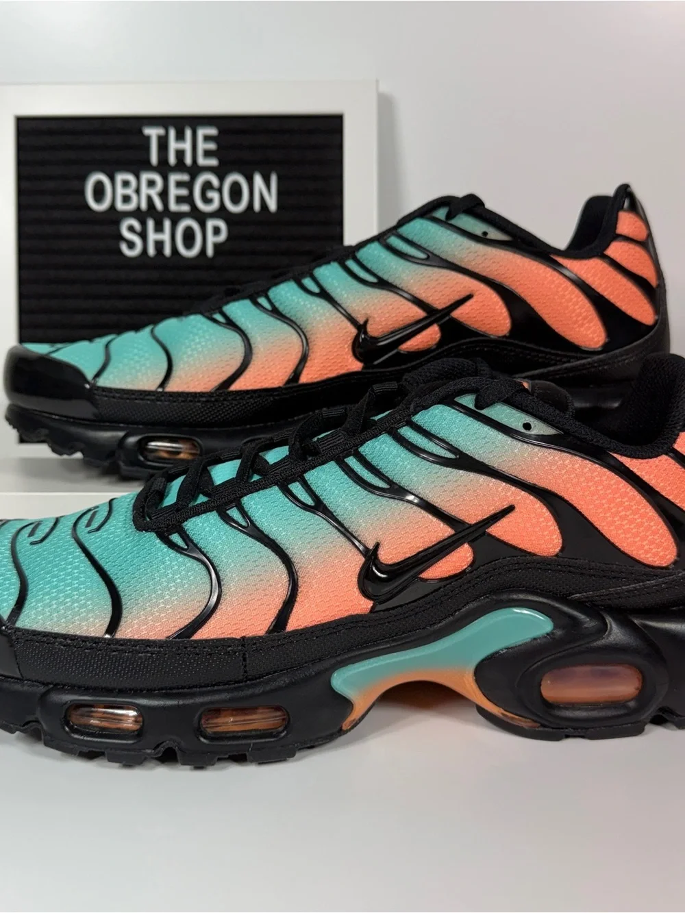 AIR MAX PLUS SOUTH BEACH AURORA GREEN ORANGE PULSE MENS SHOES SIZE 9.5 BLACK NEW
